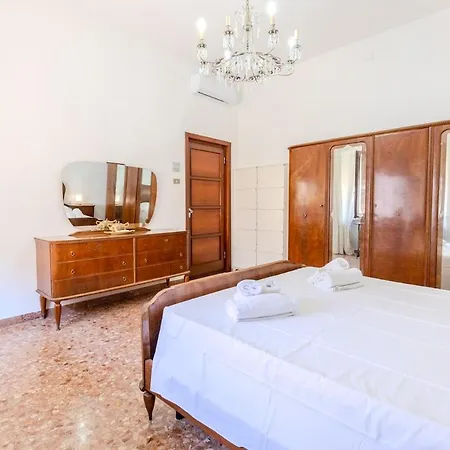 - Center - Regina Margherita