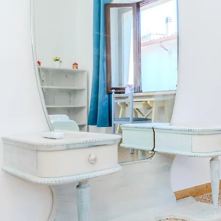 - Center - Regina Margherita