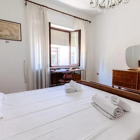 - Center - Regina Margherita